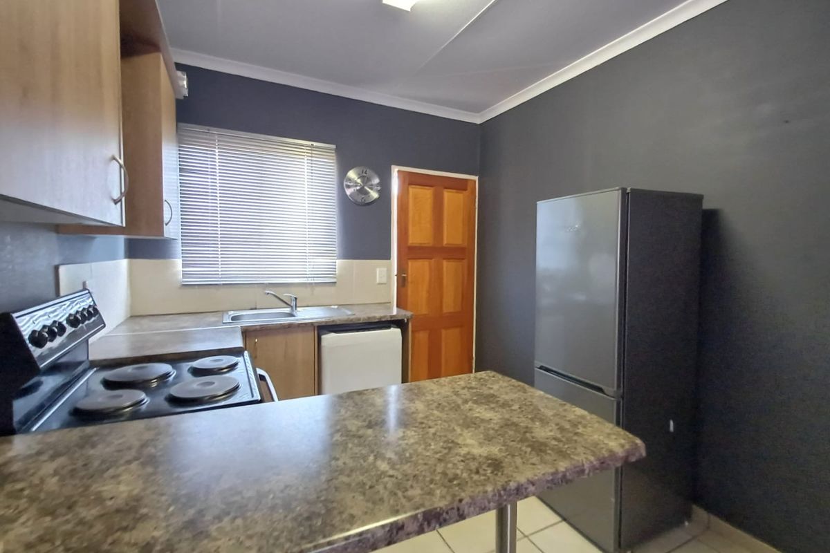 Charming 2-bedroom sectional title in The Orchards, Akasia—perfect for modern living and convenienc - Photo 3