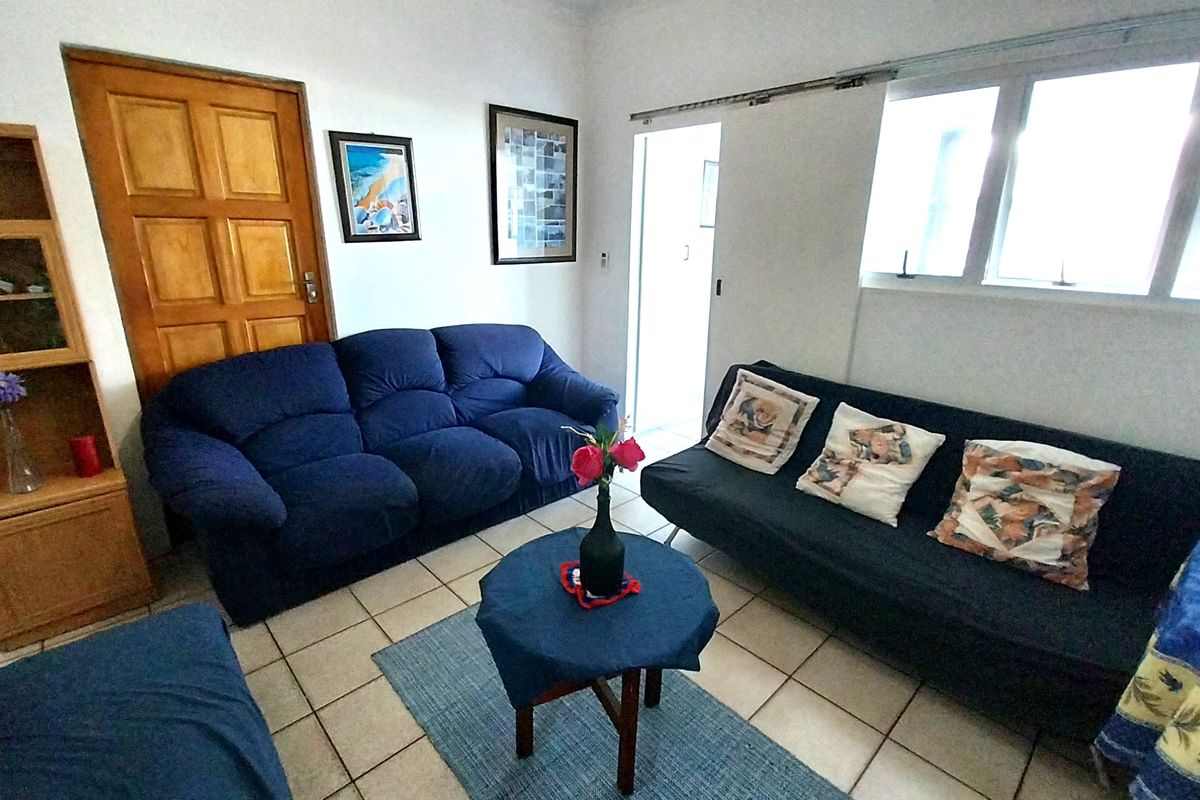 Beautiful Sea front unit, not to be missed! - Photo 2