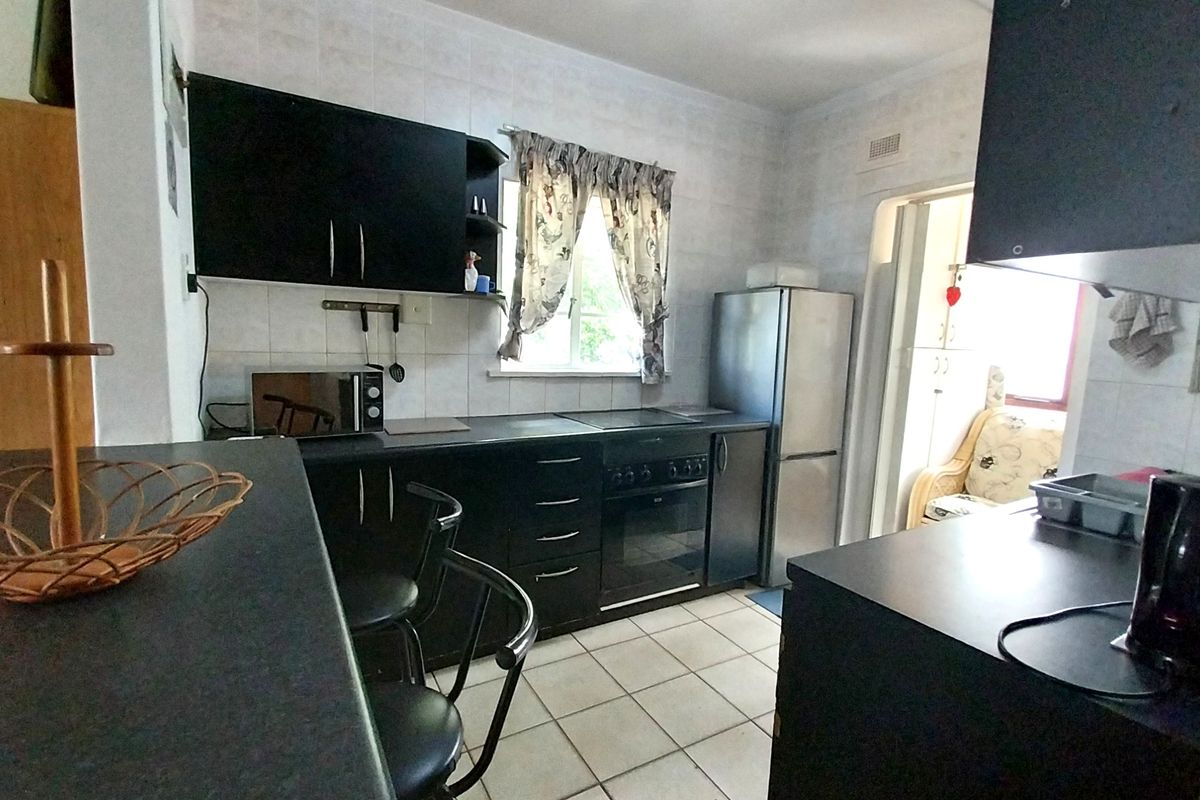 Beautiful Sea front unit, not to be missed! - Photo 5