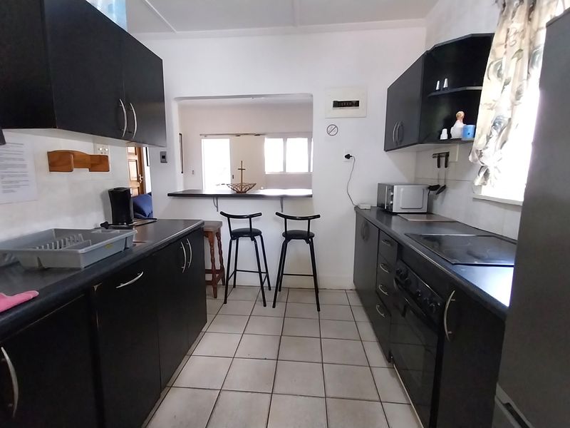 Beautiful Sea front unit, not to be missed! - Photo 4