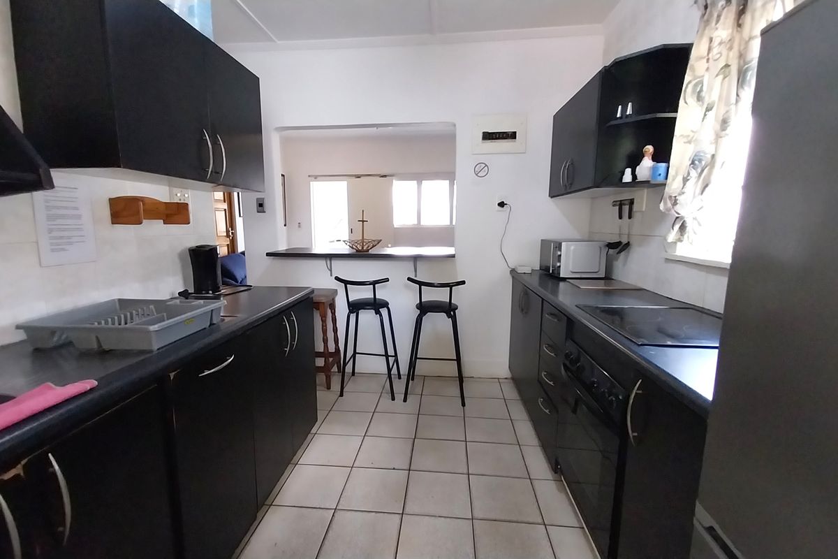 Beautiful Sea front unit, not to be missed! - Photo 4