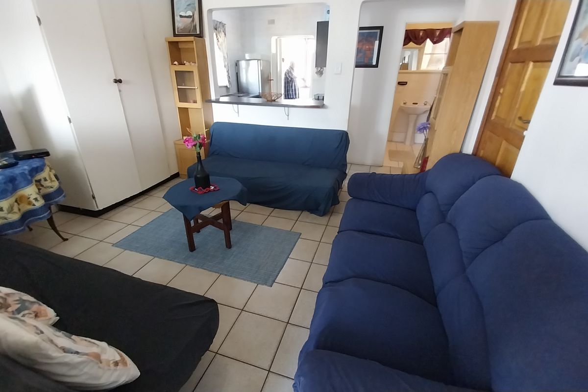 Beautiful Sea front unit, not to be missed! - Photo 3