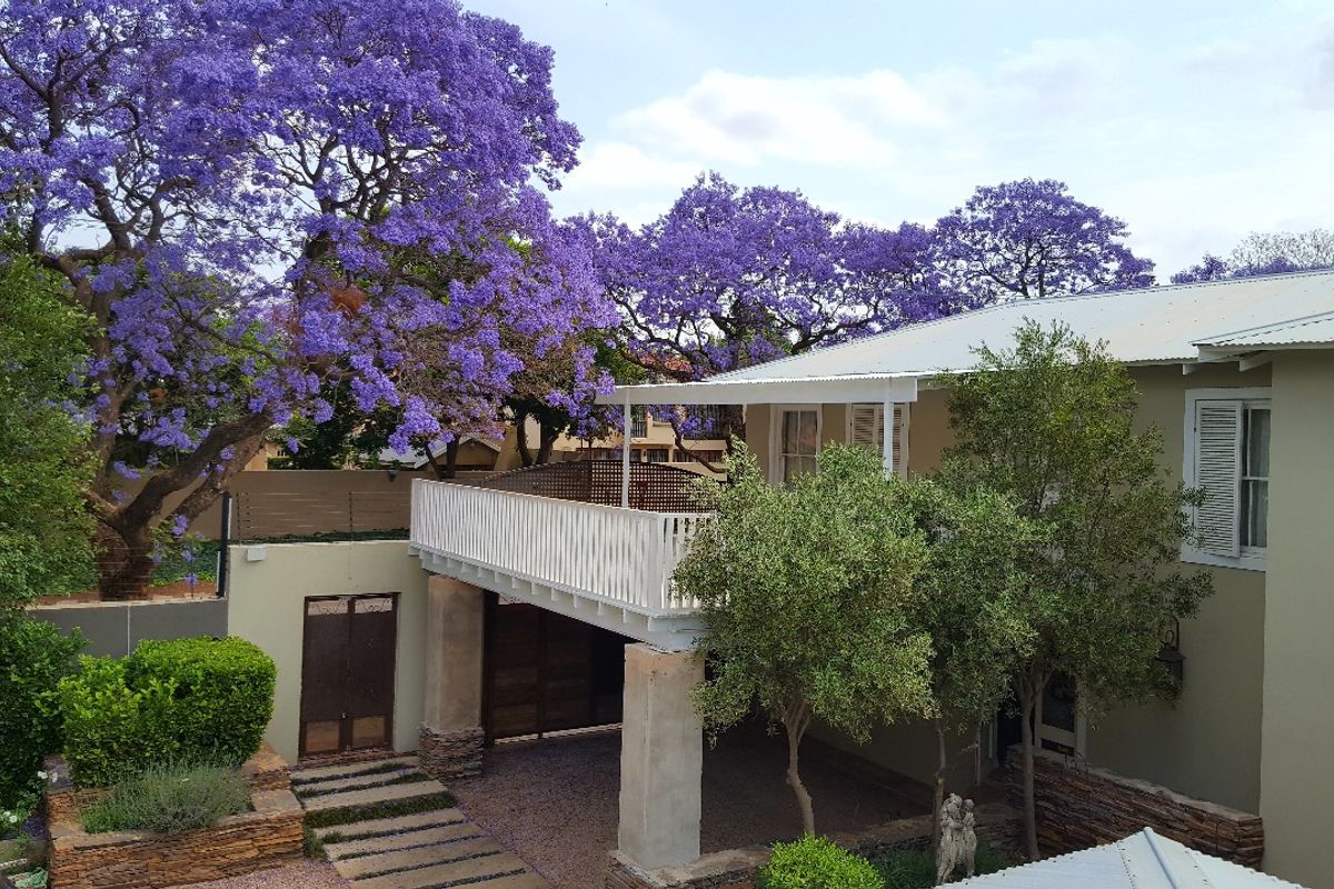 Chic, Classy Penthouse - Photo 2