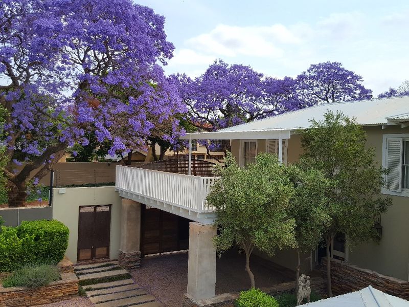 Chic, Classy Penthouse - Photo 2