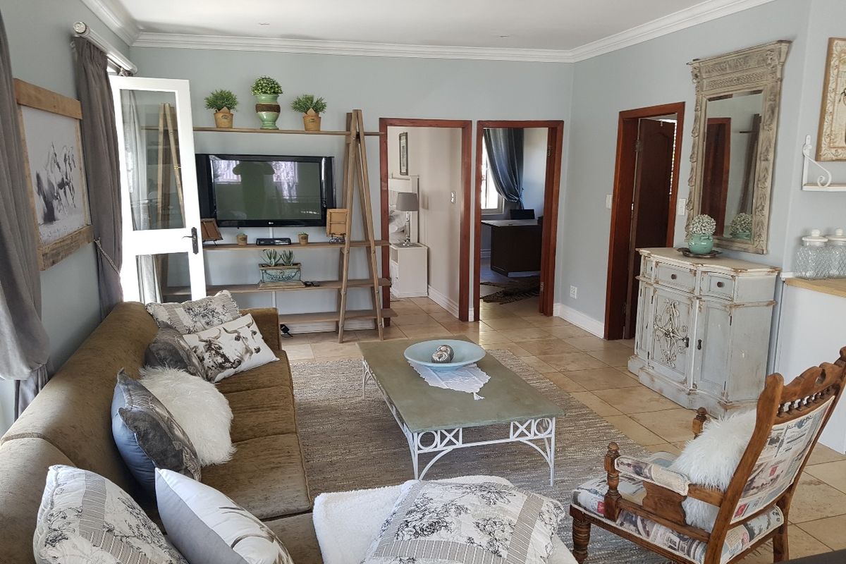 Chic, Classy Penthouse - Photo 4