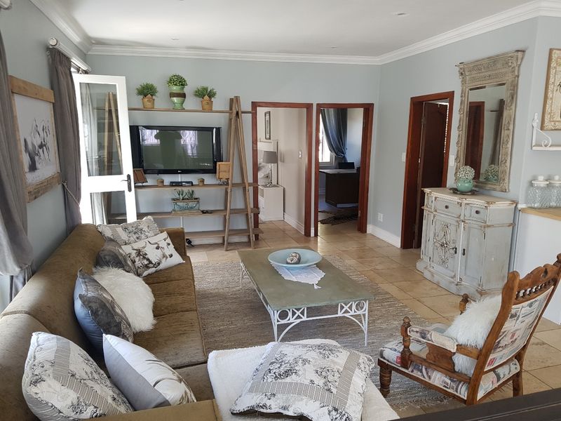 Chic, Classy Penthouse - Photo 4