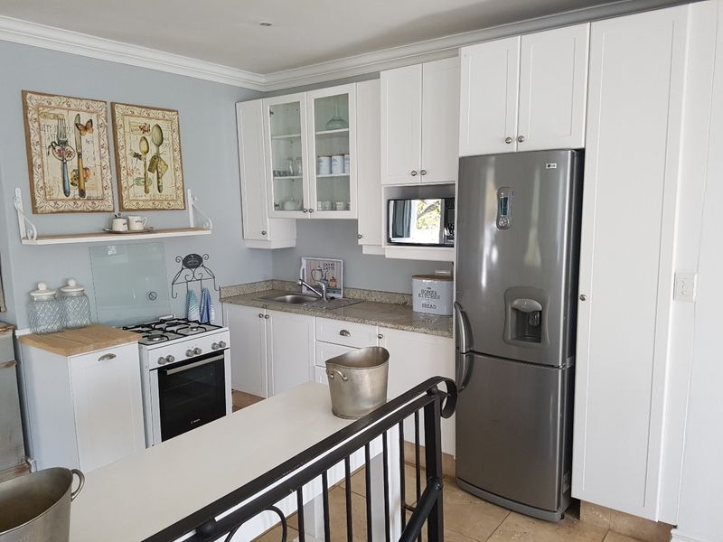 Chic, Classy Penthouse - Photo 8