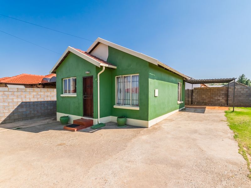 Spacious 2 Bedroom Home For Sale in Kagiso - Photo 1