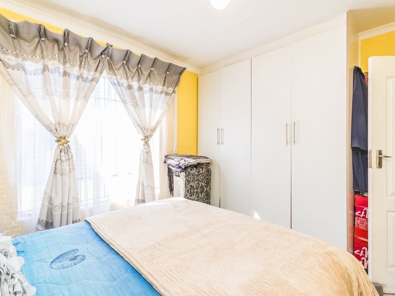 Spacious 2 Bedroom Home For Sale in Kagiso - Photo 5