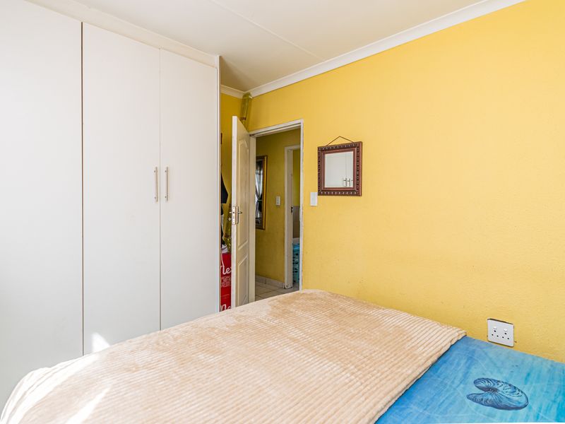 Spacious 2 Bedroom Home For Sale in Kagiso - Photo 6