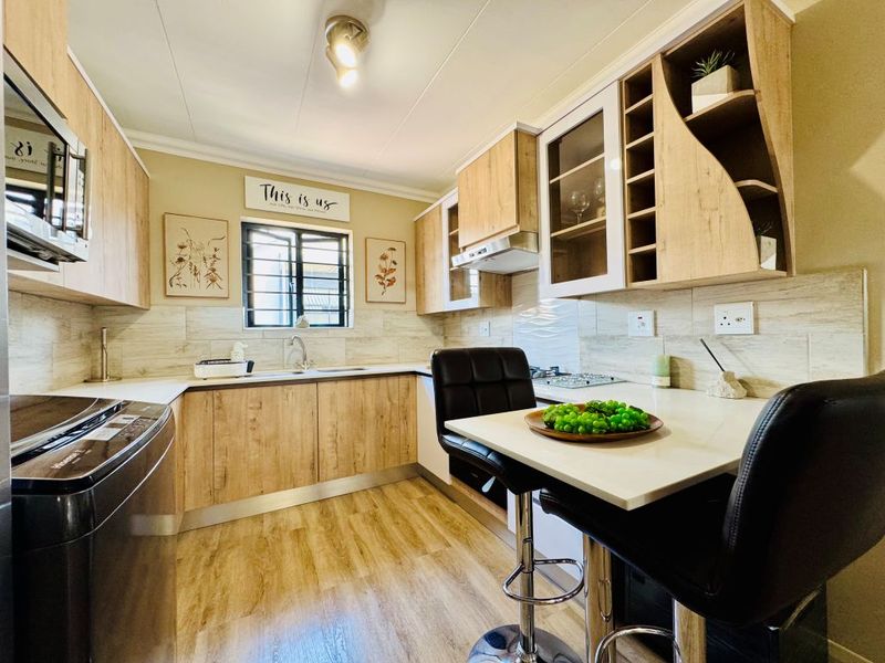Tranquil 3-Bedroom Retreat in a Secure Eco Estate - Photo 4