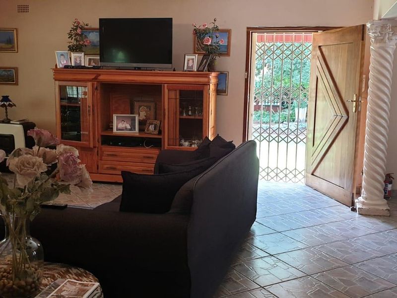 Charming house with a large garden! - Photo 3