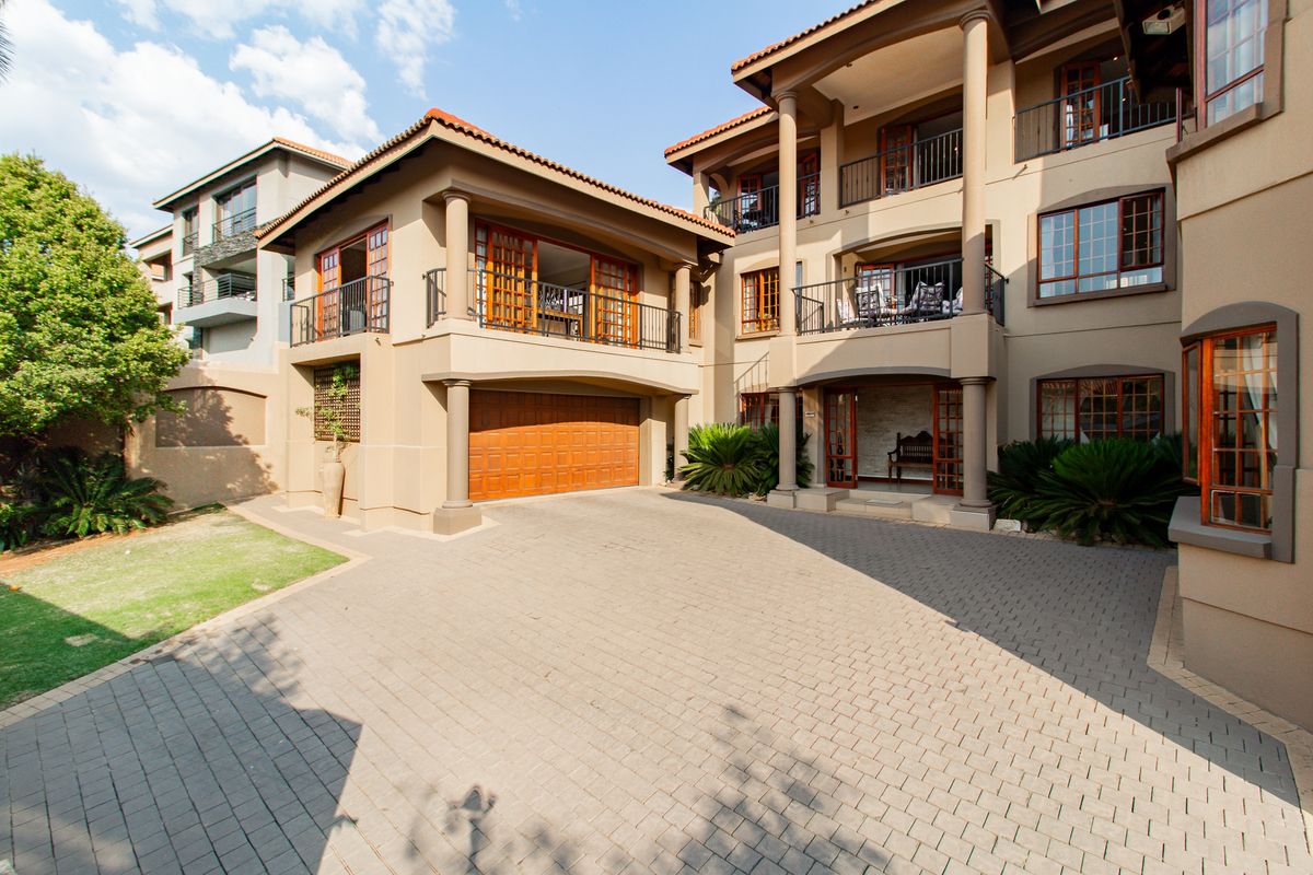 Magnificent Triple storey Cluster - Photo 5