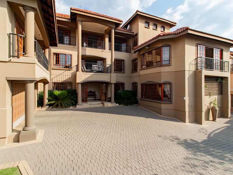 Magnificent Triple storey Cluster - Photo 6