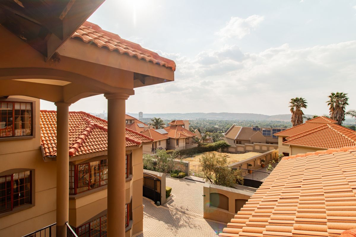 Magnificent Triple storey Cluster - Photo 2