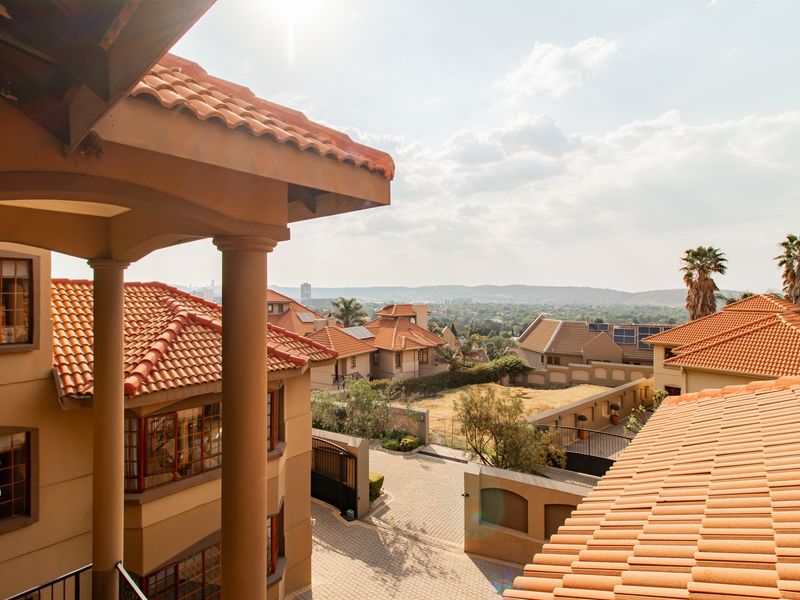 Magnificent Triple storey Cluster - Photo 2