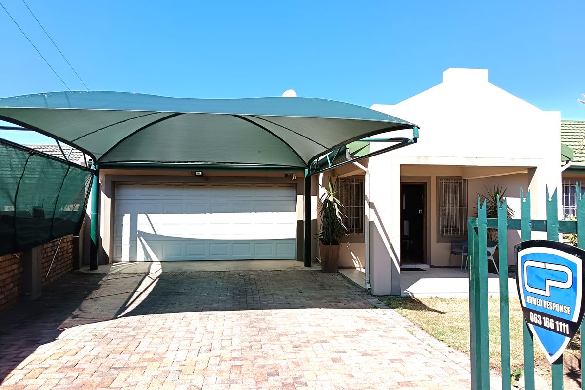 Entertainer’s Dream Home with Pool and Double Garage / Onthaal Droomhuis met Swembad en Dubbelmotorh - Photo 2
