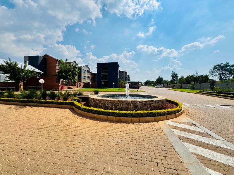 Contemporary Living Surrounded by Nature in Roodepark Eco City 2 - Photo 4