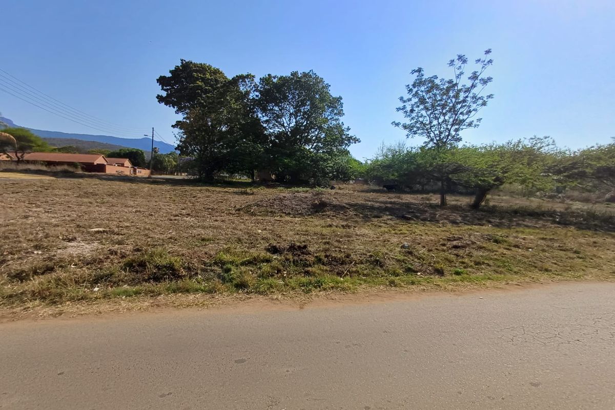 Empty stand for sale in old town, Louis Trichardt - Photo 2