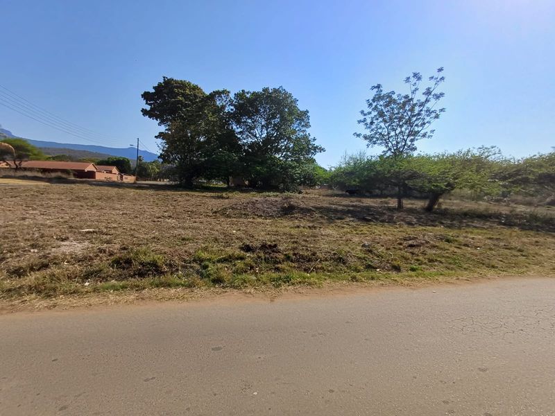 Empty stand for sale in old town, Louis Trichardt - Photo 2