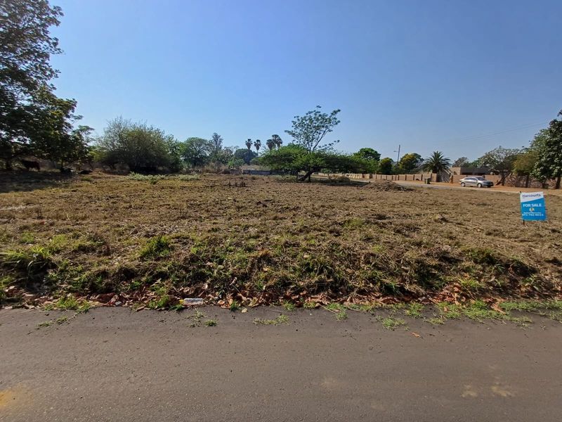 Empty stand for sale in old town, Louis Trichardt - Photo 8