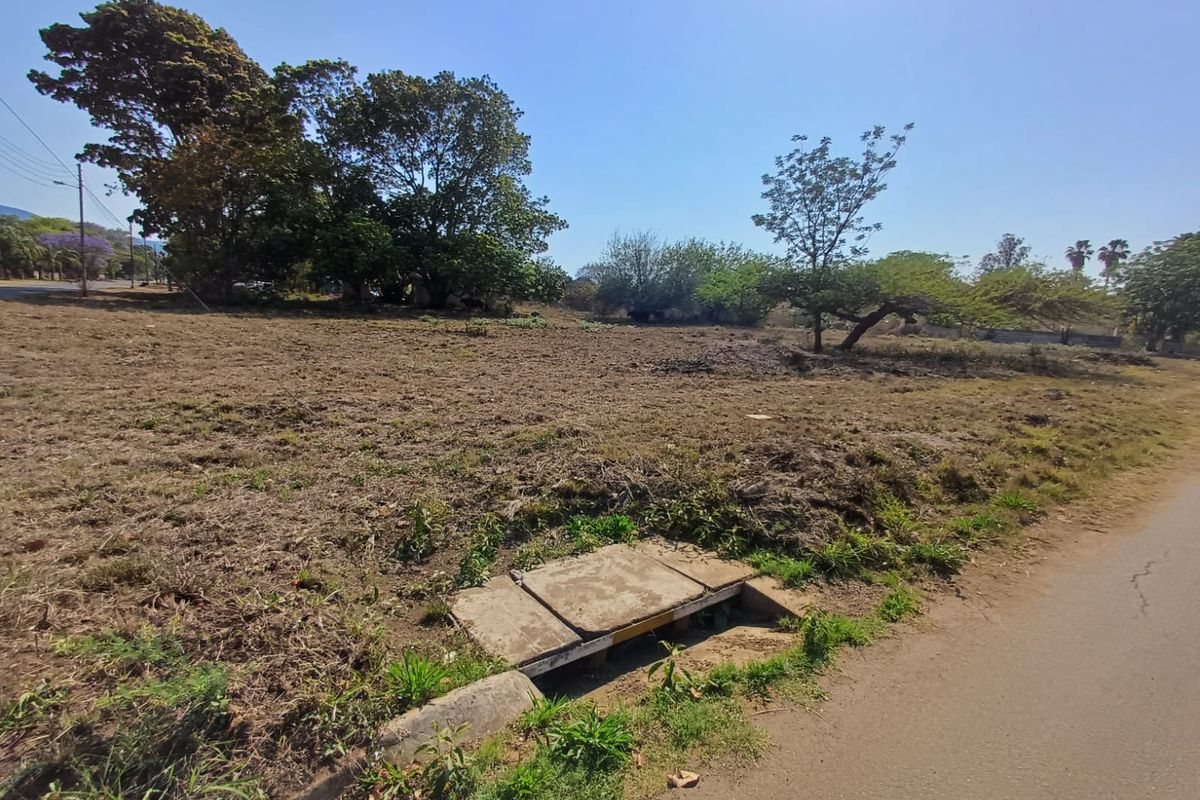 Empty stand for sale in old town, Louis Trichardt - Photo 3