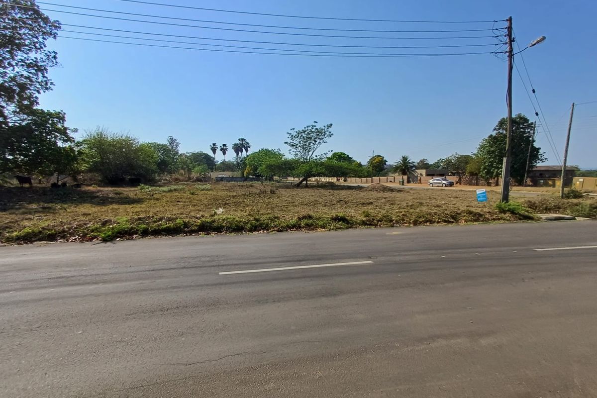 Empty stand for sale in old town, Louis Trichardt - Photo 5
