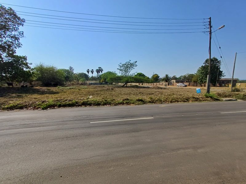 Empty stand for sale in old town, Louis Trichardt - Photo 5