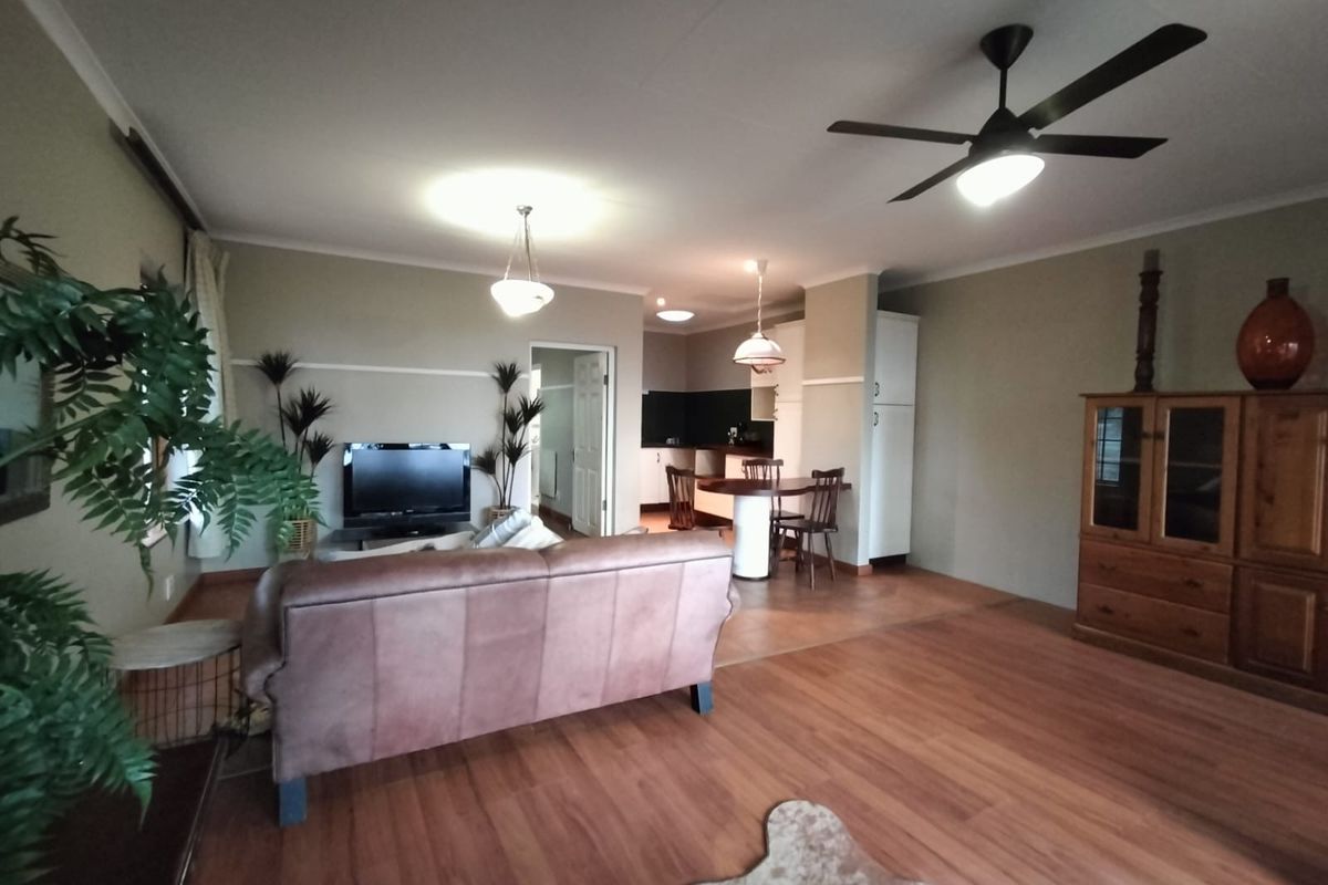 Beautiful Family Home with Views - Photo 5