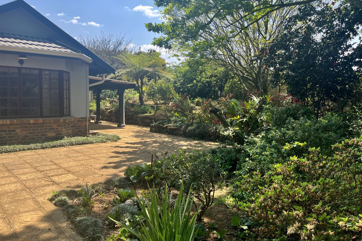 Beautiful Family Home with Views - Photo 2