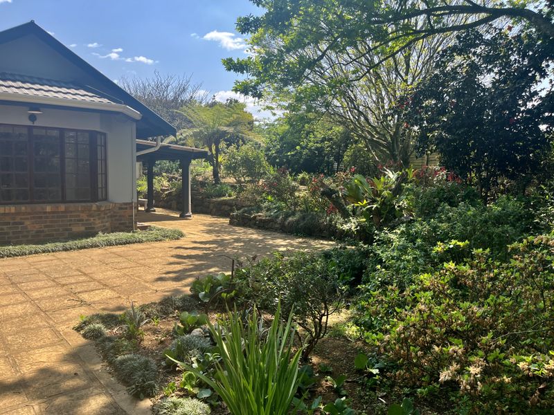 Beautiful Family Home with Views - Photo 2