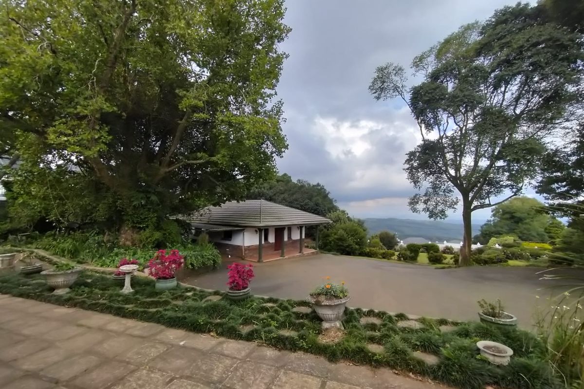 Beautiful Family Home with Views - Photo 3