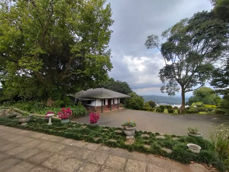 Beautiful Family Home with Views - Photo 3