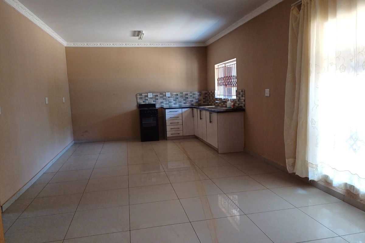 Block of flats for sale in Louis Trichardt - Photo 4