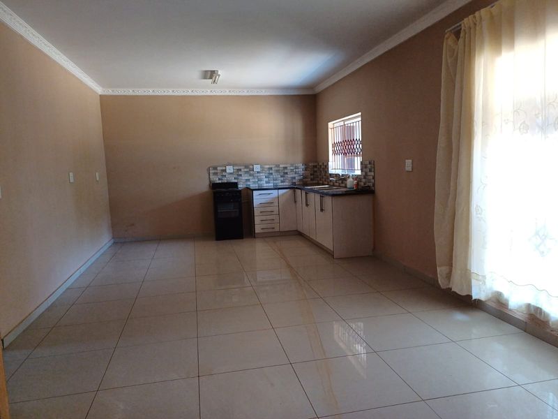 Block of flats for sale in Louis Trichardt - Photo 4