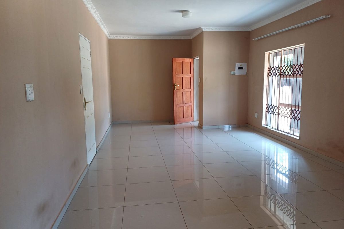 Block of flats for sale in Louis Trichardt - Photo 5