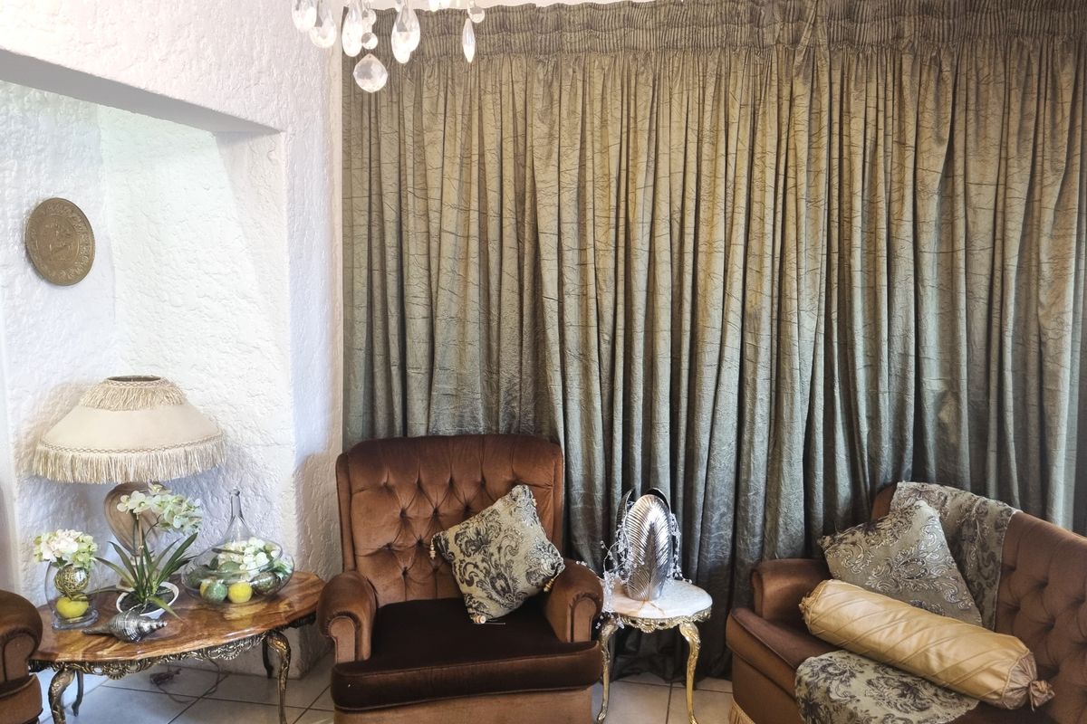 Elegant & Spacious Living in the Heart of Protea Park – A 7-Bedroom Gem Awaits! - Photo 5