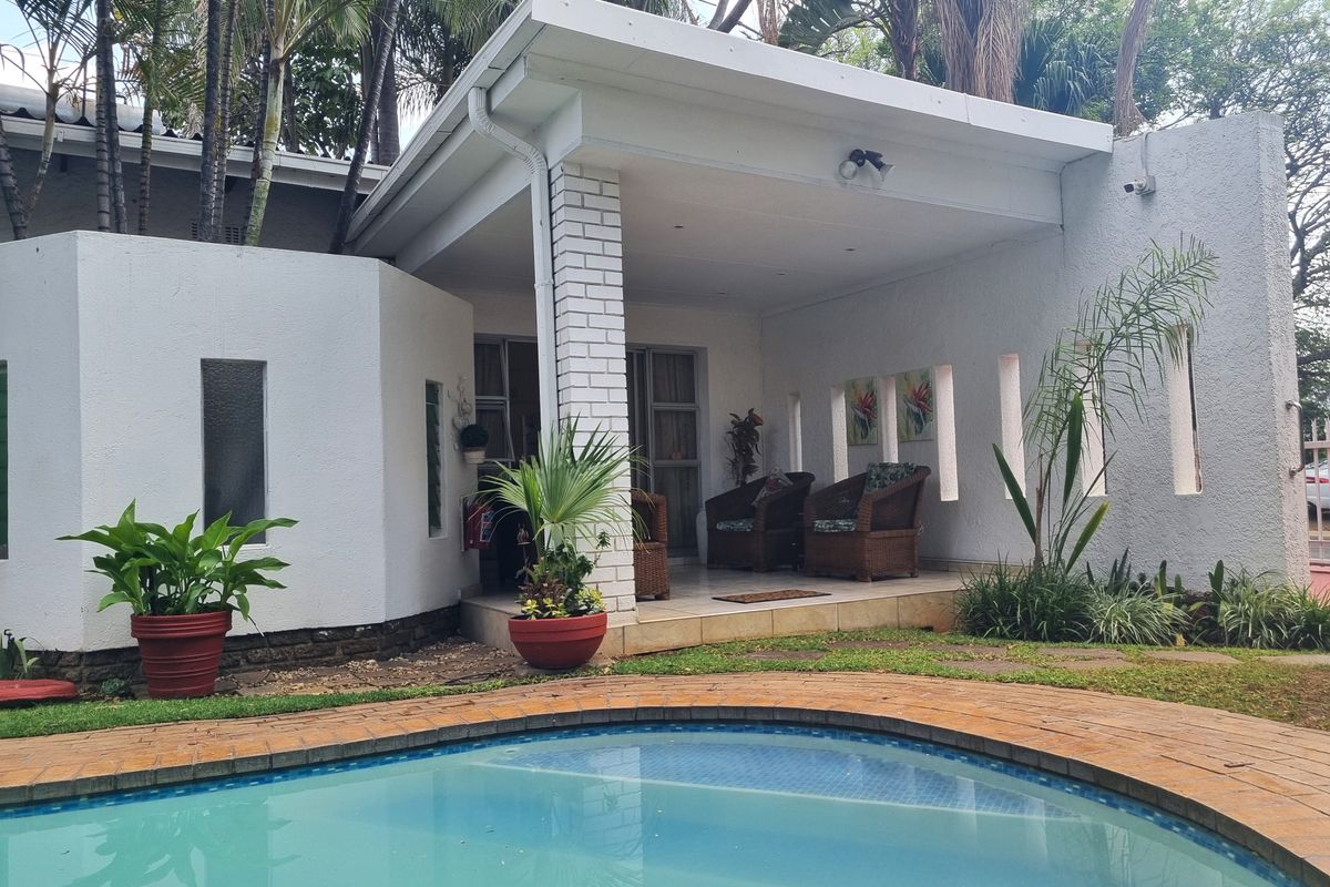 Elegant & Spacious Living in the Heart of Protea Park – A 7-Bedroom Gem Awaits! - Photo 2