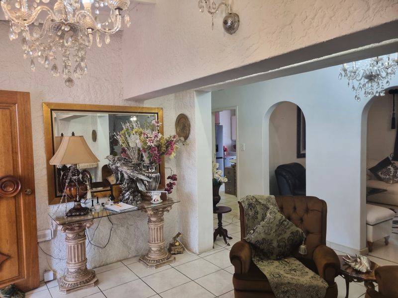 Elegant & Spacious Living in the Heart of Protea Park – A 7-Bedroom Gem Awaits! - Photo 6