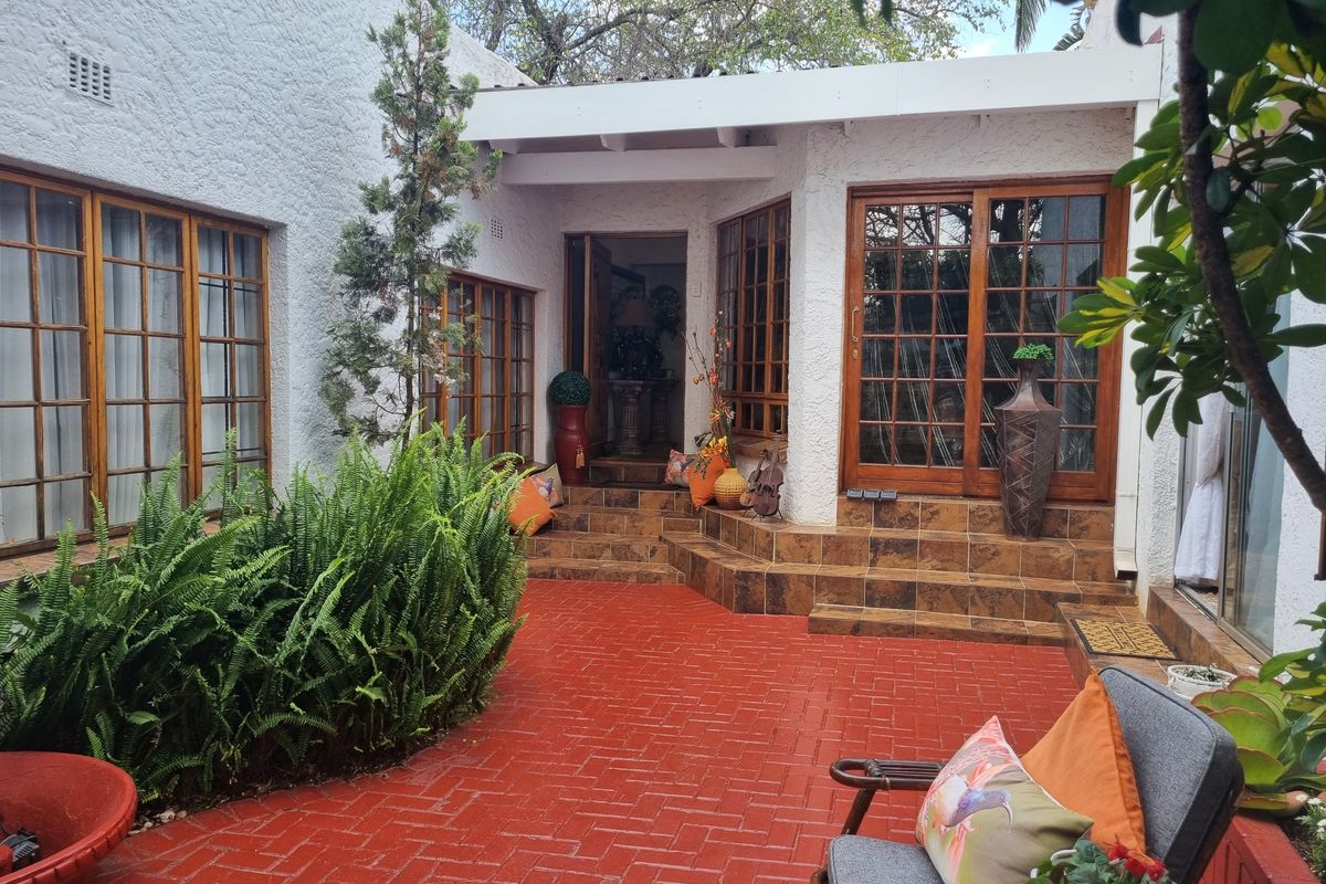 Elegant & Spacious Living in the Heart of Protea Park – A 7-Bedroom Gem Awaits! - Photo 3