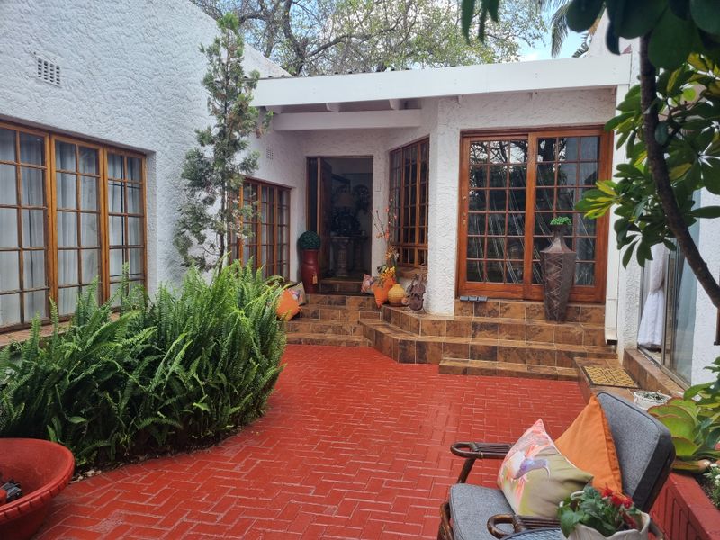 Elegant & Spacious Living in the Heart of Protea Park – A 7-Bedroom Gem Awaits! - Photo 3