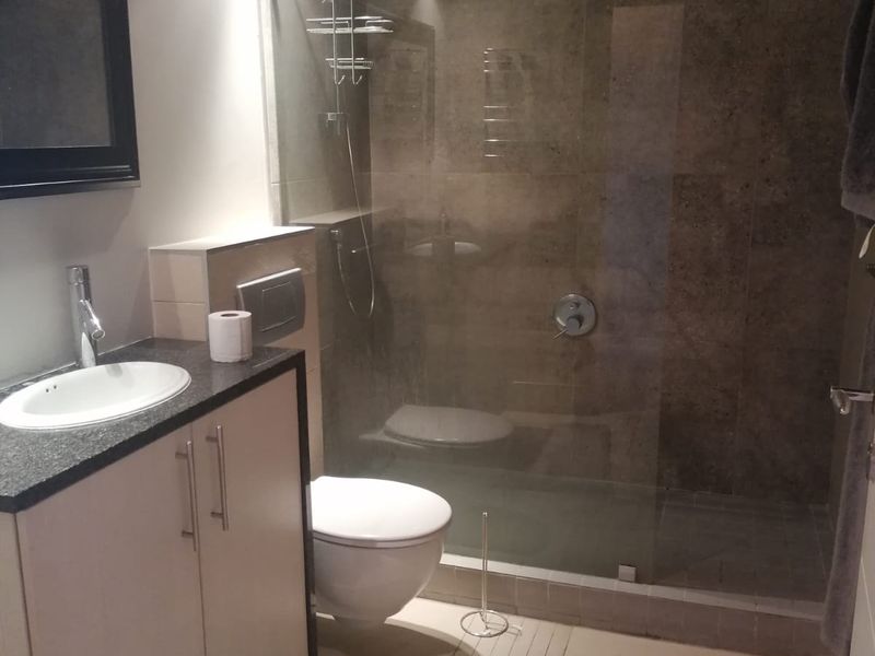 Modern living in the heart of the city! - Photo 10