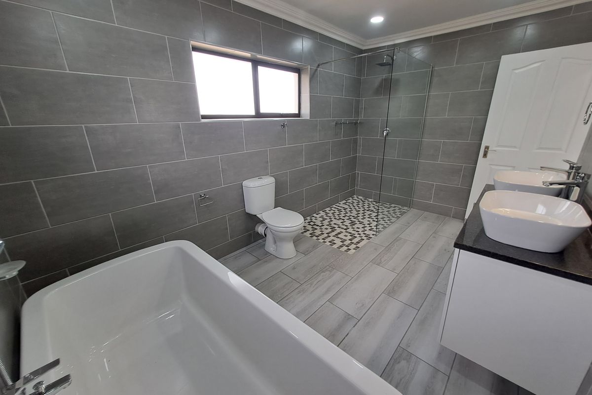 Renovated 3-Bedroom Home with Spacious Yard – Move-In Ready! - Photo 3