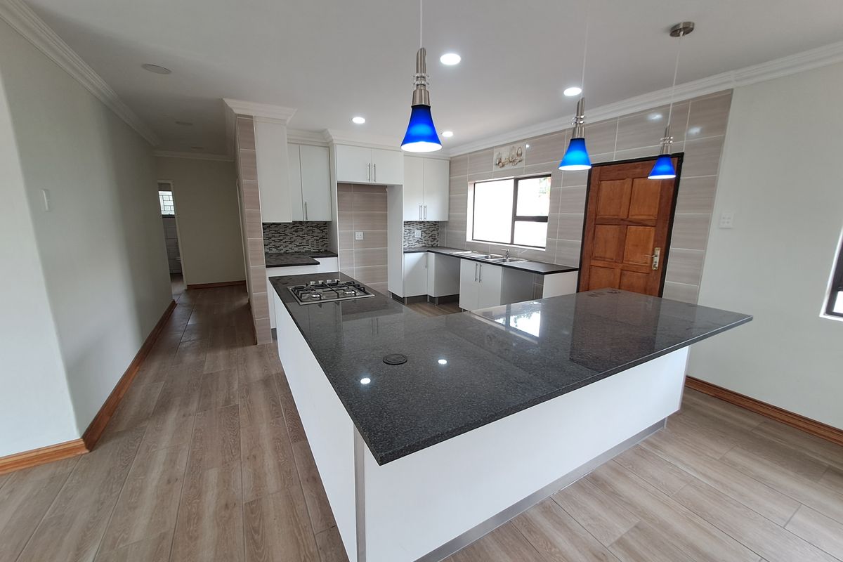 Renovated 3-Bedroom Home with Spacious Yard – Move-In Ready! - Photo 4