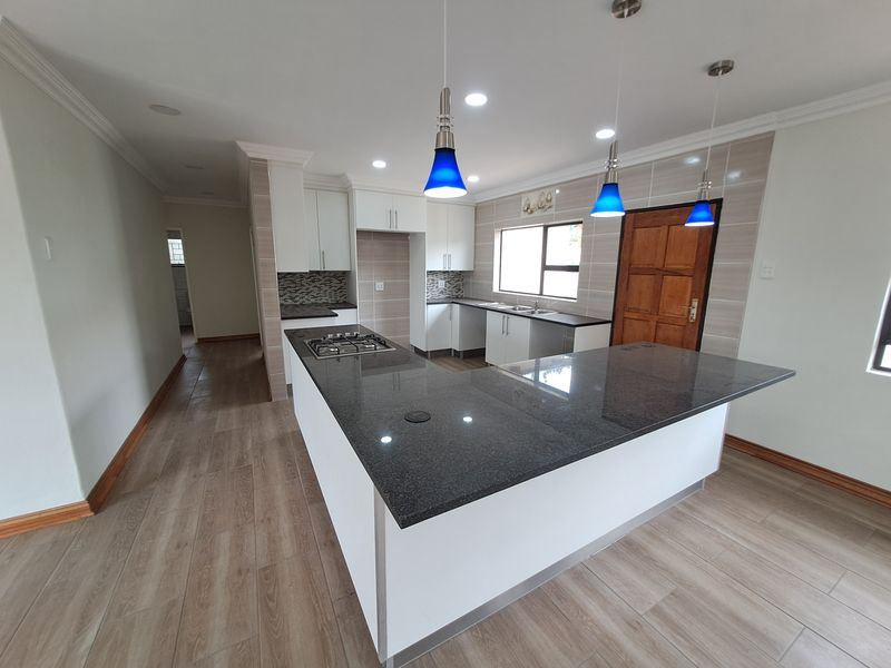 Renovated 3-Bedroom Home with Spacious Yard – Move-In Ready! - Photo 4