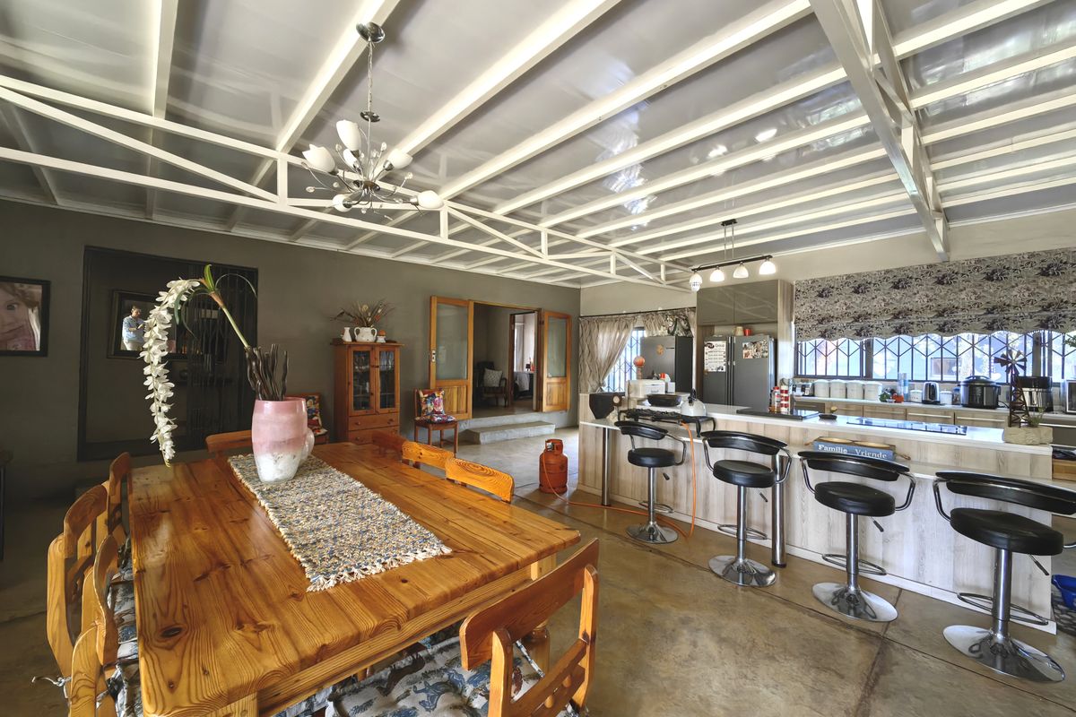 Gorgeous Weekend Getaway Home in Aviation Estate - Photo 5
