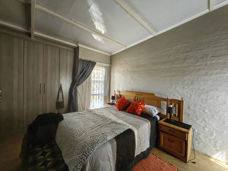 Gorgeous Weekend Getaway Home in Aviation Estate - Photo 9