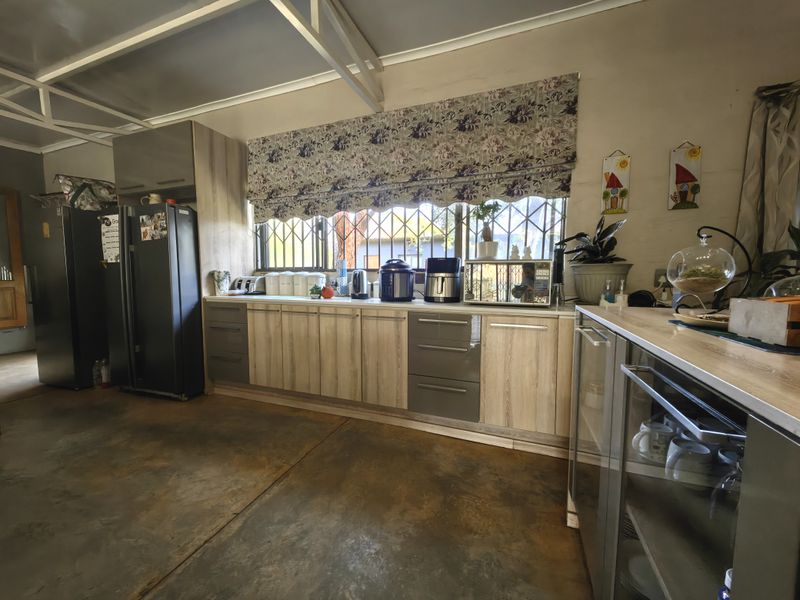 Gorgeous Weekend Getaway Home in Aviation Estate - Photo 8