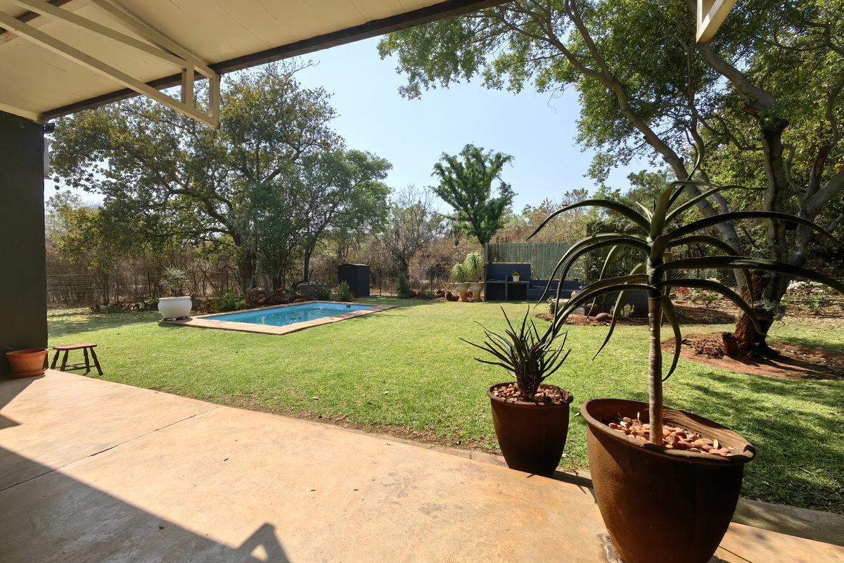 Gorgeous Weekend Getaway Home in Aviation Estate - Photo 3