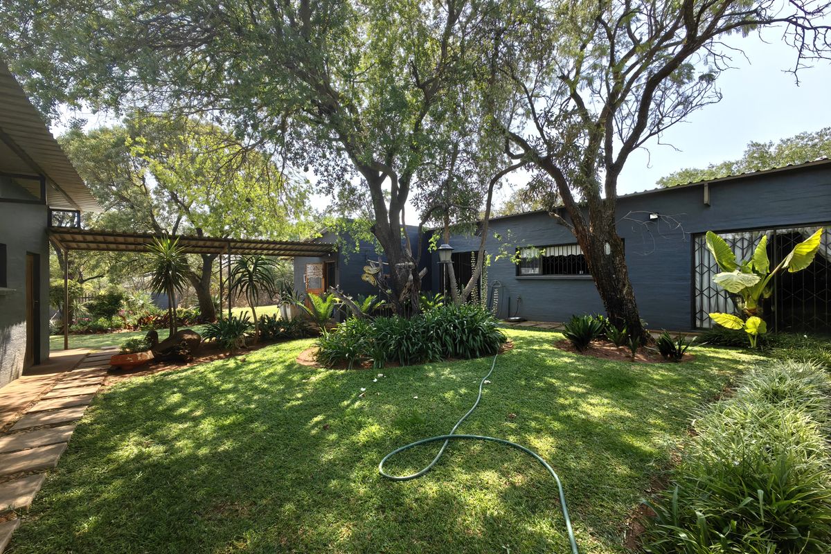 Gorgeous Weekend Getaway Home in Aviation Estate - Photo 2